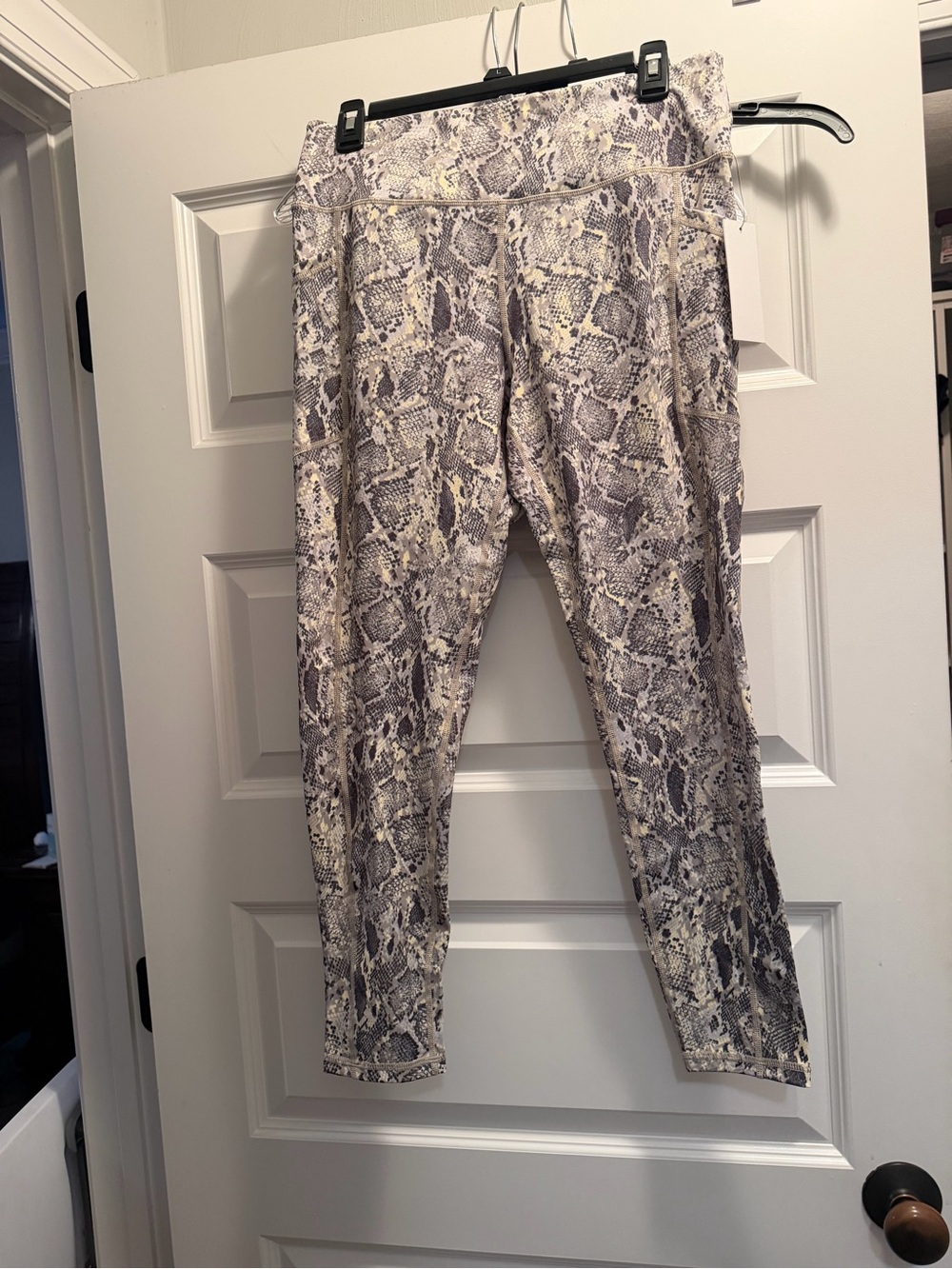DKNY Snake-Print Leggings in Gray and Cream